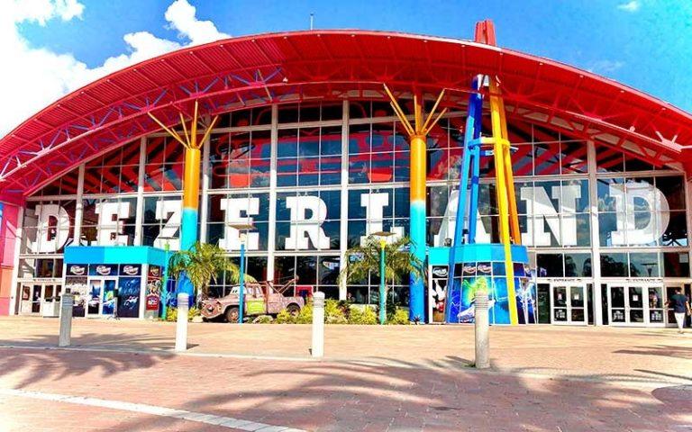 outside front building mall with 768x480