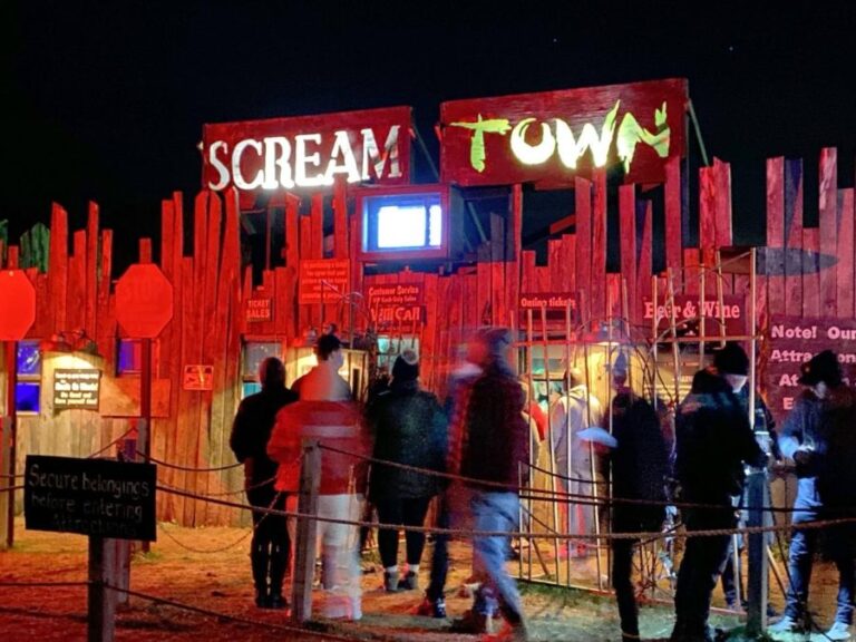 scream town photo 900x675 1 768x576
