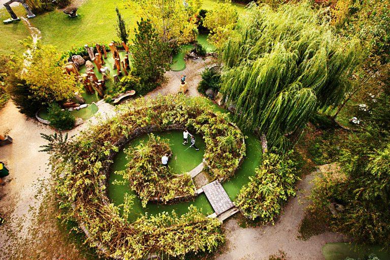 20121011 MINIGOLF slide WITA superJumbo 768x512